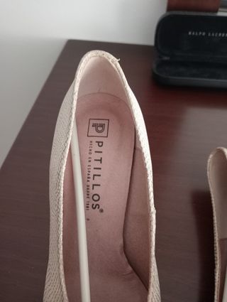 Zapatos Pitillos beige mujer, efecto reptil.