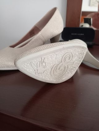 Zapatos Pitillos beige mujer, efecto reptil.
