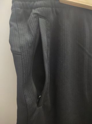 Bermuda deportiva hummel negra