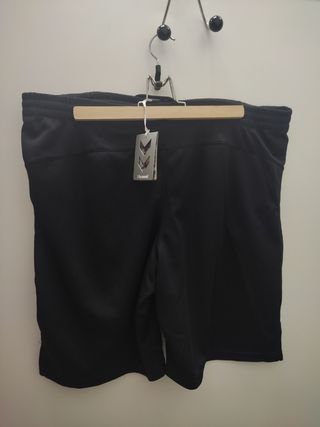 Bermuda deportiva hummel negra