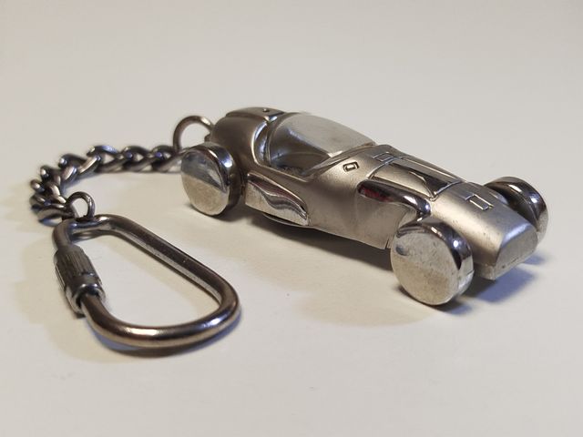 Llavero F1 antiguo con reloj