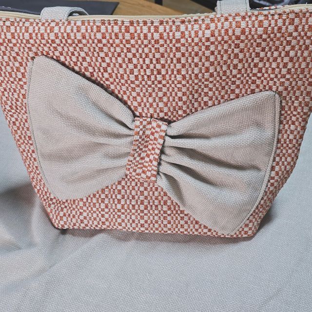 Bolso artesanal beige y marrón