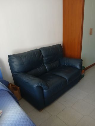 Divano in pelle blu scuro