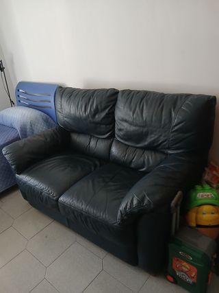 Divano in pelle blu scuro