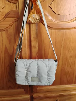 Bolso bandolera gris claro