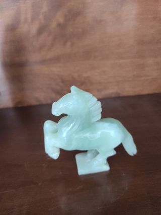 Caballo de jade tallado