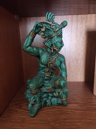 Figura Azteca de Resina