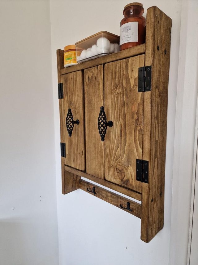 Armario Botiquín de madera hecho a mano