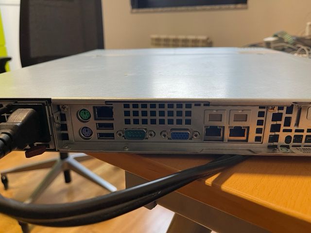 Servidor Supermicro 813M-4