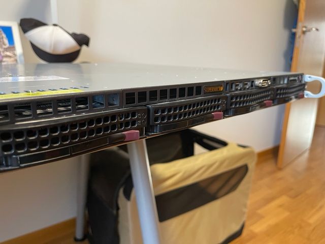 Servidor Supermicro 813M-4