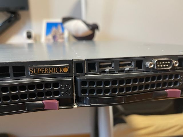 Servidor Supermicro 813M-4