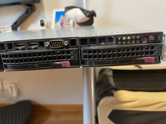 Servidor Supermicro 813M-4