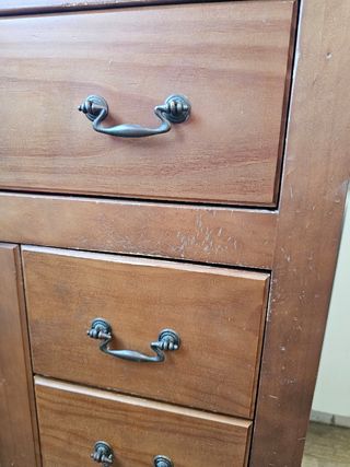 Mueble de baño con espejo y foco