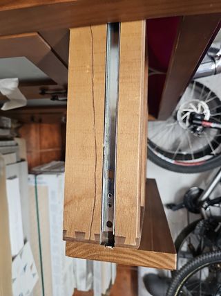 Mueble de baño con espejo y foco