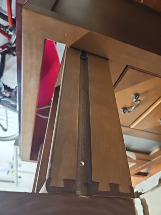 Mueble de baño con espejo y foco
