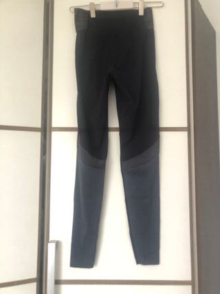 Leggings Oysho negros y verde azulado