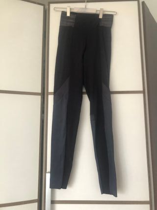Leggings Oysho negros y verde azulado