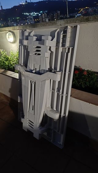 Mesa blanca plegable exterior