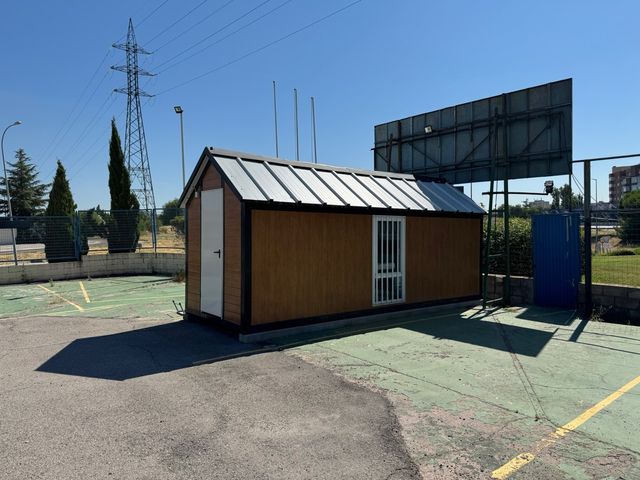 Caseta jardín 6x2,5m. Panel sandwich