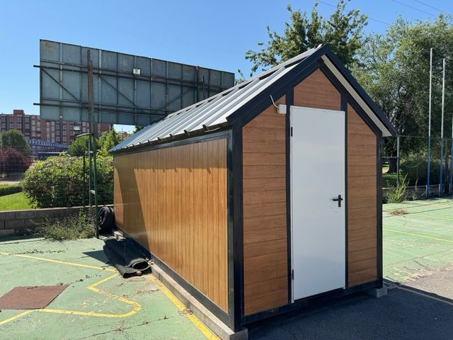 Caseta jardín 6x2,5m. Panel sandwich