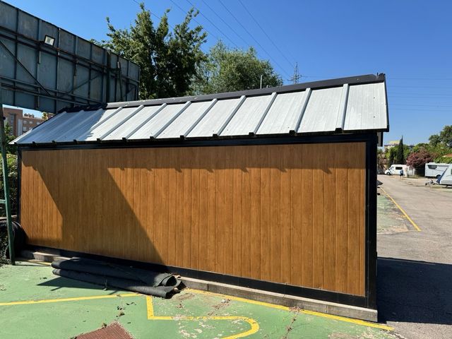 Caseta jardín 6x2,5m. Panel sandwich