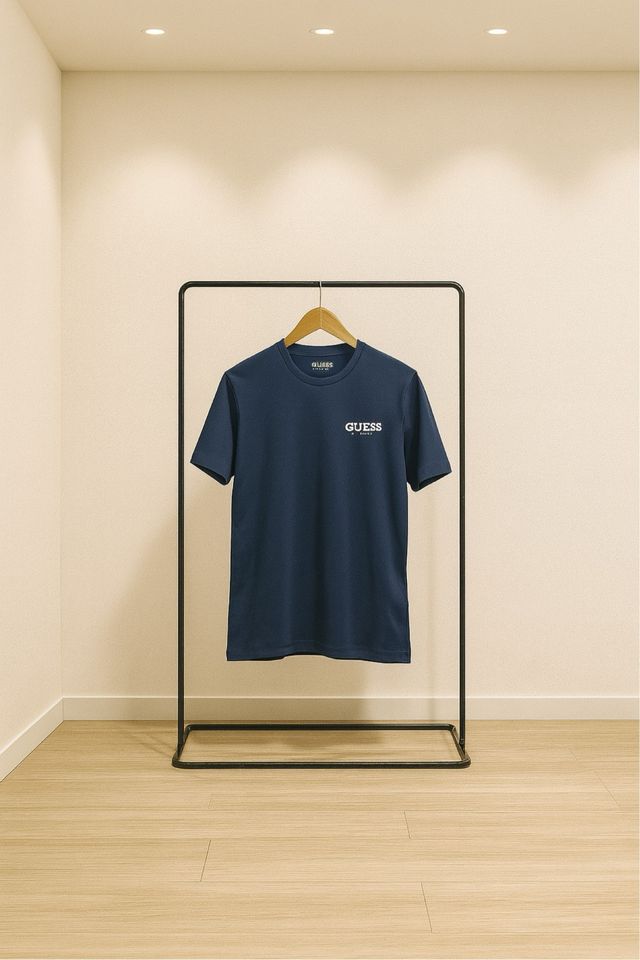 Camiseta GUESS azul marino XS slim fit solo 1 uso