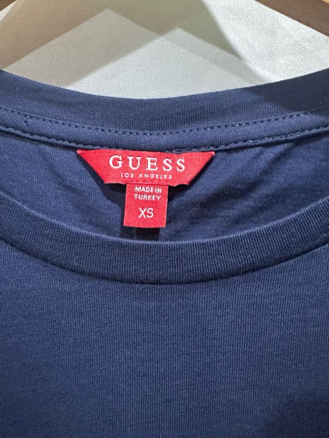 Camiseta GUESS azul marino XS slim fit solo 1 uso