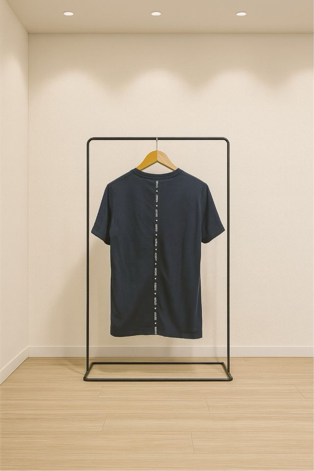 Camiseta GUESS azul marino XS slim fit solo 1 uso