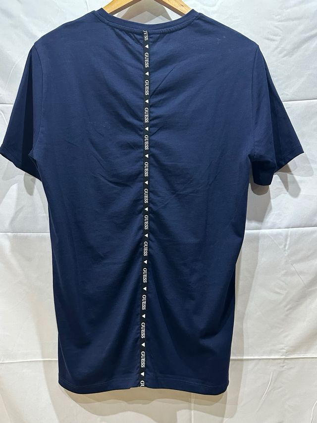 Camiseta GUESS azul marino XS slim fit solo 1 uso