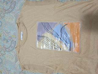 2 Camisetas una marca INSIDE y la otra sfera básic