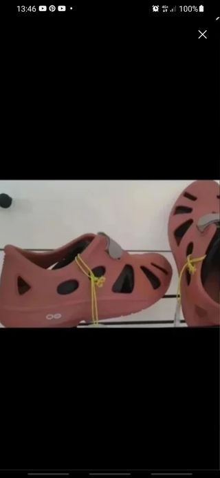 Sandalias Oofos marrón - Talla 40