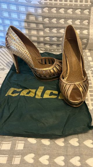 Zapatos Colcci dorados, talla 37