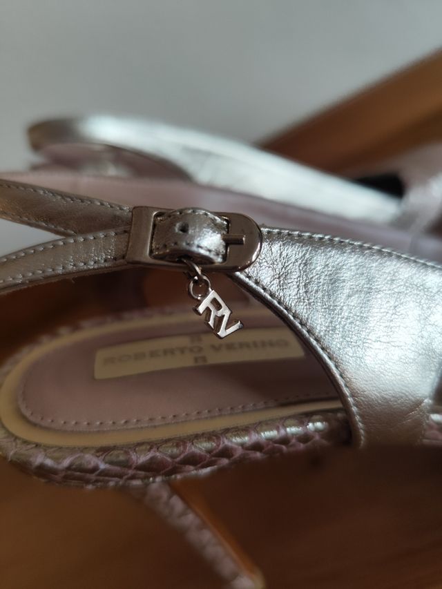 Zapatos Roberto Verino dorados