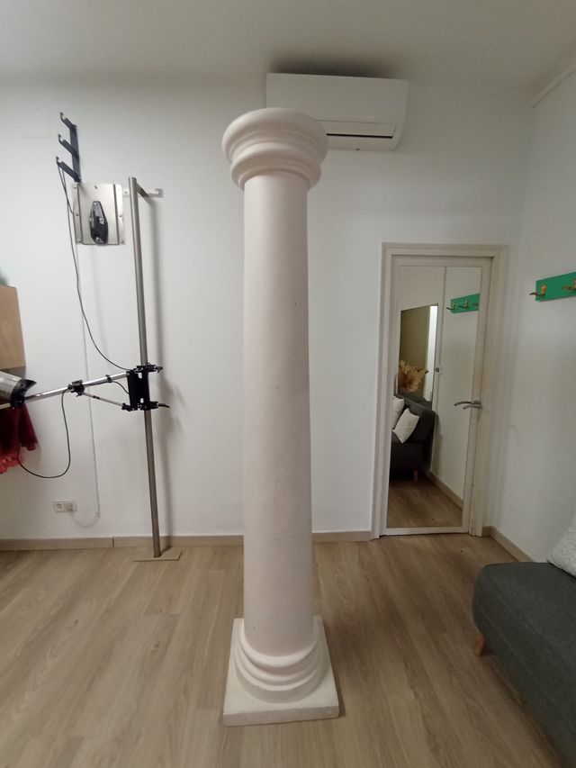 Columna decorativa rosa pastel casi blanco  2,18m