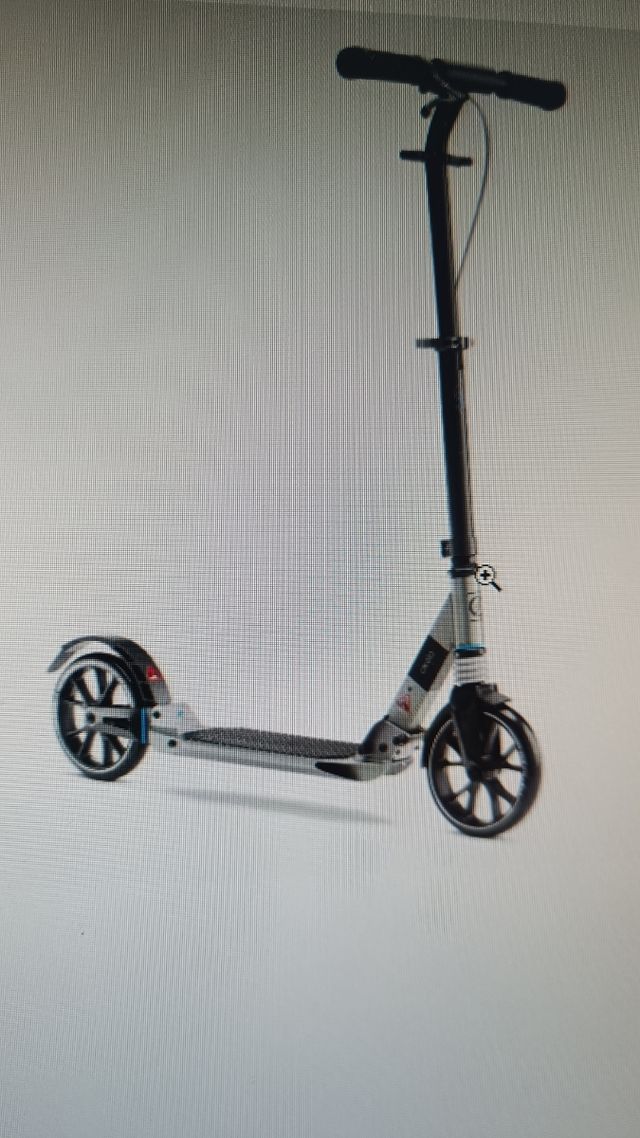 2 Patinetes Oxelo Town 7XL. Una verde y una negro