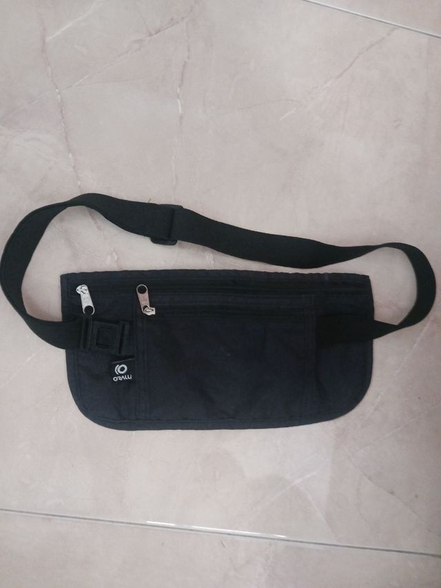 Riñonera OZALU negra nueva