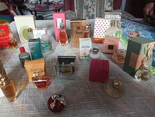 Miniature di profumo - 20 con scatola e una senza contenitore.