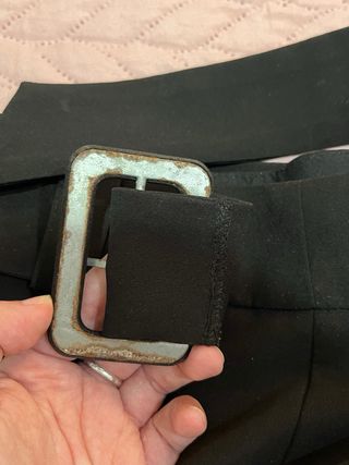 Mini falda negra con cinturón Stradivarius xs 34