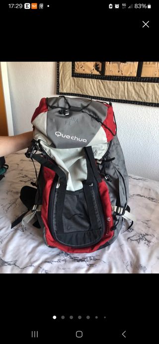 Mochila Quechua montaña gris-roja