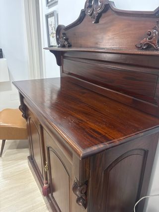 Aparador antiguo Keen Replica