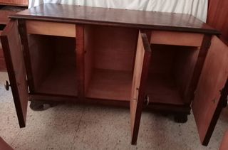 Comò e tavolo da comodino classici 