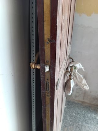 Puerta madera exterior antigua  medidas  2.09 x 82