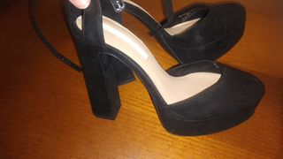 Zapatos Bershka negros ,con  tacón 13 cm y platafo