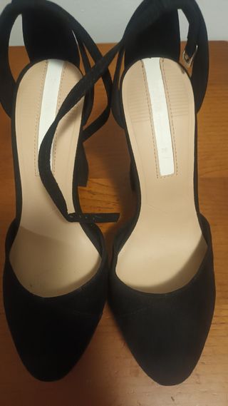 Zapatos Bershka negros ,con  tacón 13 cm y platafo