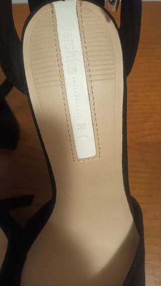 Zapatos Bershka negros ,con  tacón 13 cm y platafo