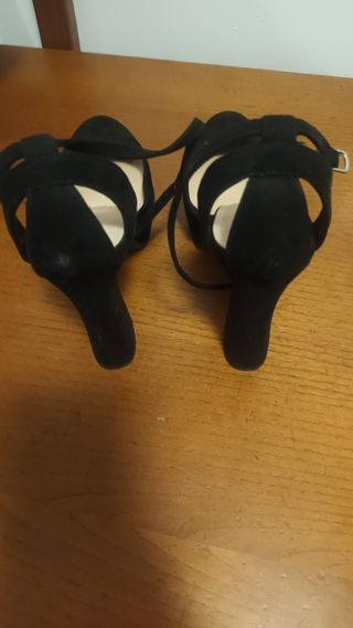 Zapatos Bershka negros ,con  tacón 13 cm y platafo