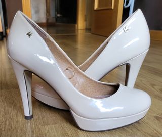Zapatos tacón beige elegantes