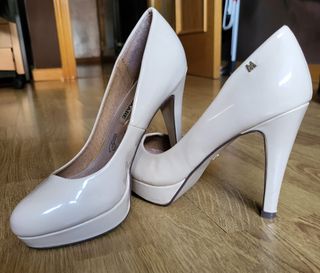 Zapatos tacón beige elegantes