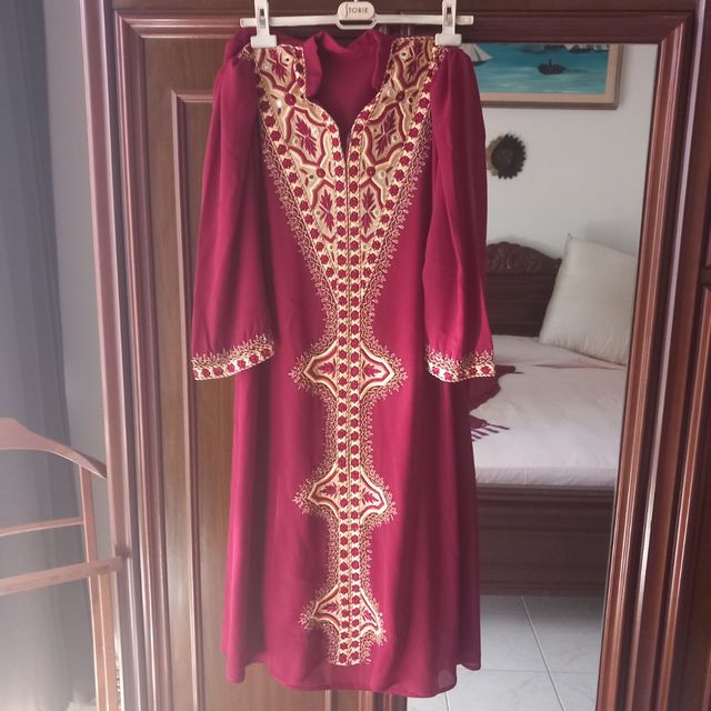 Abito pakistano bordeaux ricamato