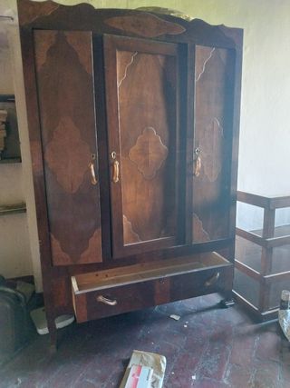 Armadio antico in legno